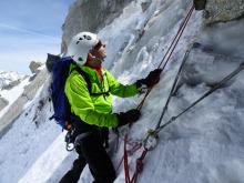 Un magnifique relais sur broches en descendant de la Pointe Lachenal