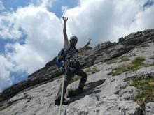 C'est pas très dur, mais c'est quand même du terrain d'aventure, un minimum de friends, coinceurs et sangles sont nécessaires. C'est pas très dur, mais c'est quand même du terrain d'aventure, un minimum de friends, coinceurs et sangles sont nécessaires.